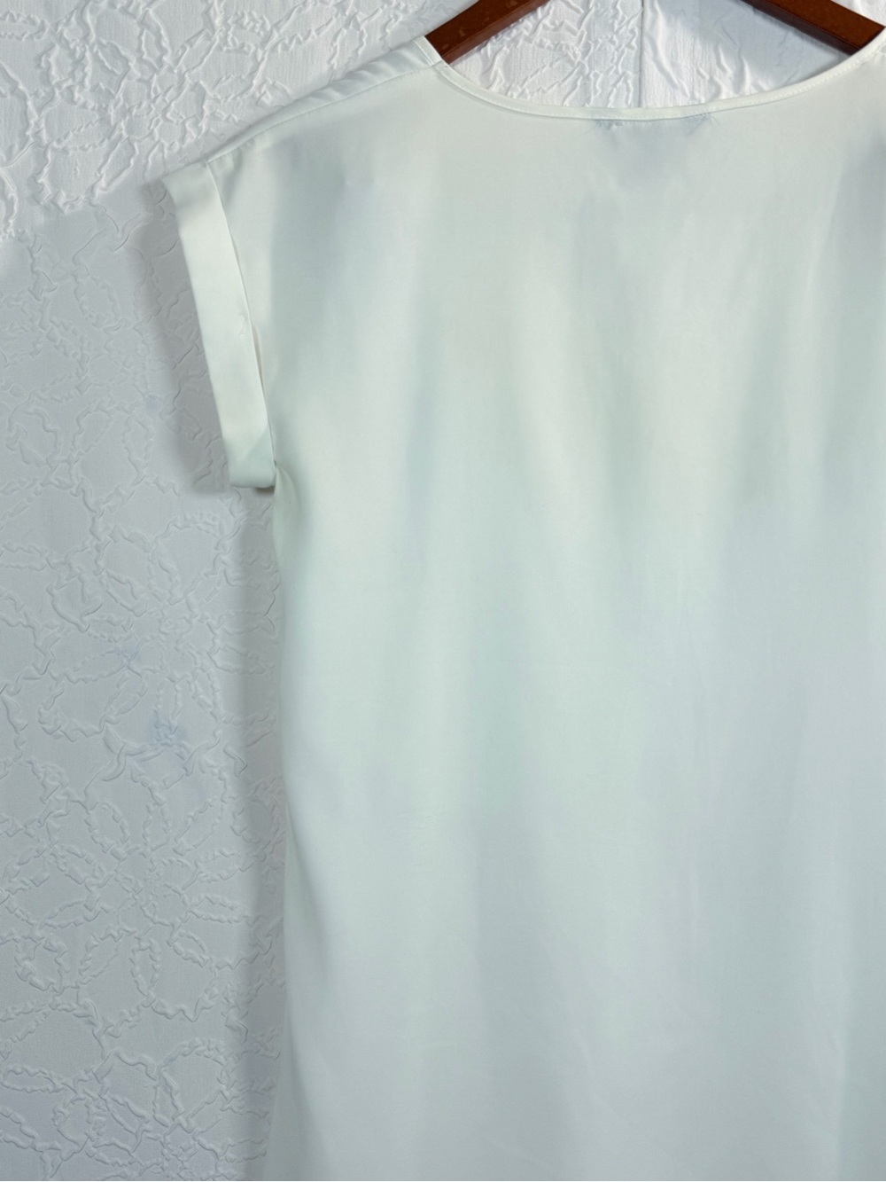 Express White Silky V Neck Lightweight Blouse Top Sz XS - Picture 11 of 14